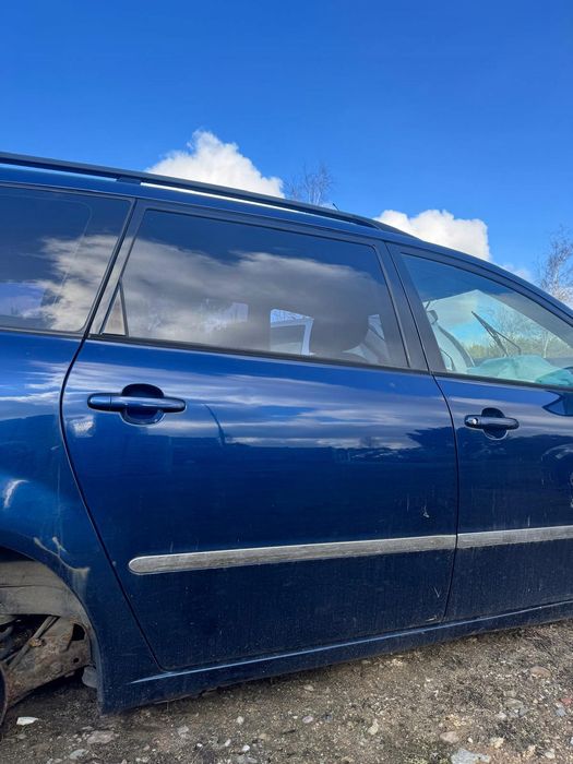 toyota avensis verso drzwi tylne prawe 2001-2006 kompletne