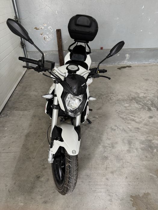 Benelli BN 125 - Cor Branco - Menos de 2400km
