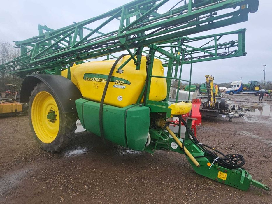 Opryskiwacz John Deere 732. 3000 litry , szerokość 24 m.  stan idealny