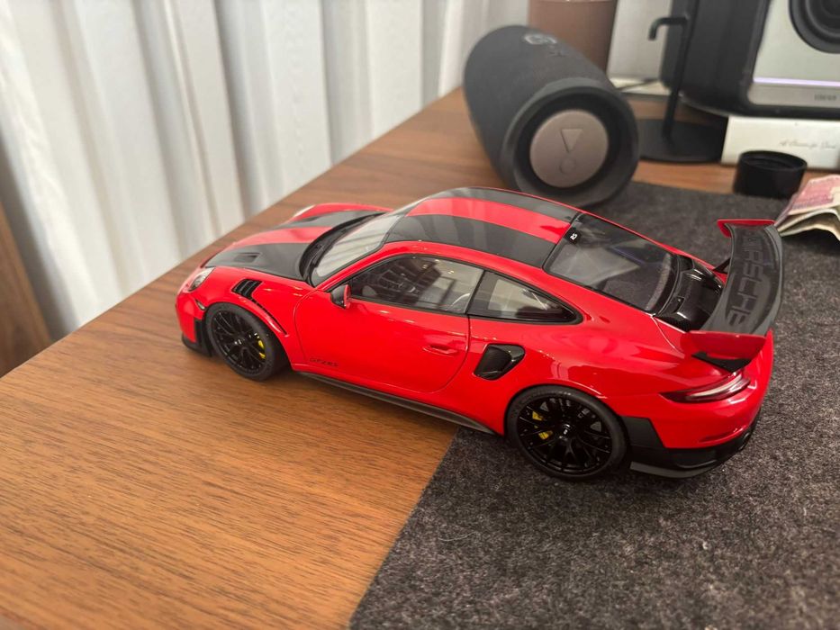 AUTOart Porsche 911 (991.2) GT2 RS 1:18