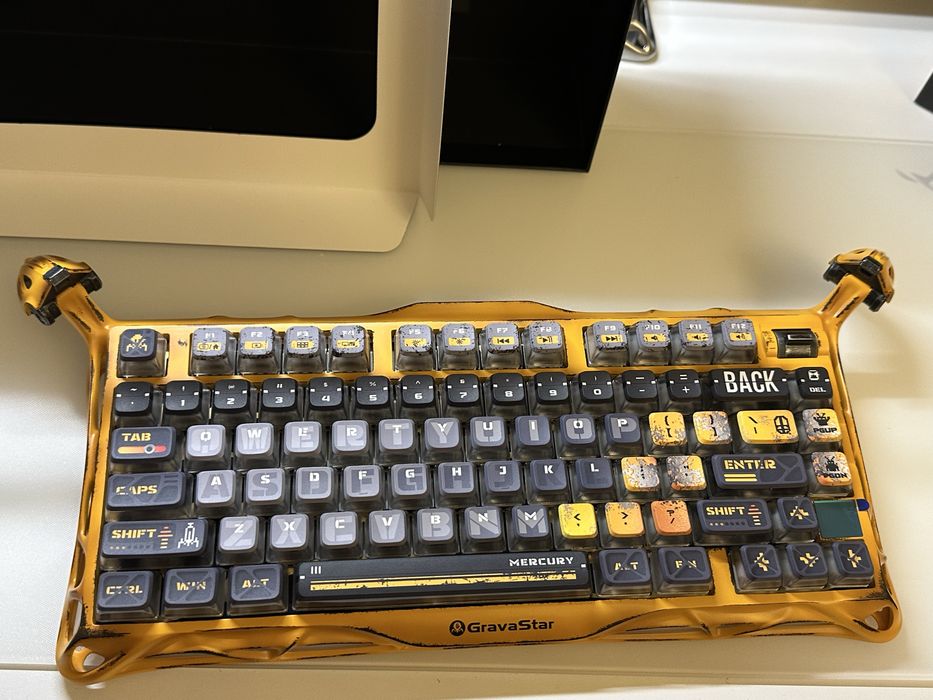 GravaStar Mercury K1 Pro Kailh Speedy Mint Battle-Worn Yellow