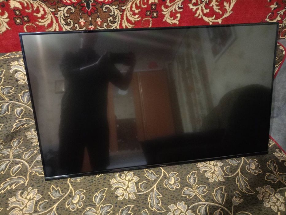 Телевізор смарт skyworth 43''