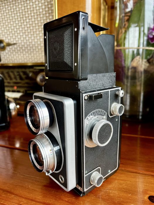Antiga máquina  fotografica Rollop