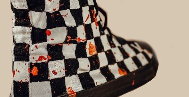 Высокие чёрные кеды с кастомным рисунком