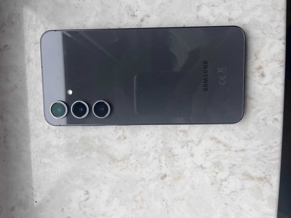 Samsung S24FE używany bateria 100%