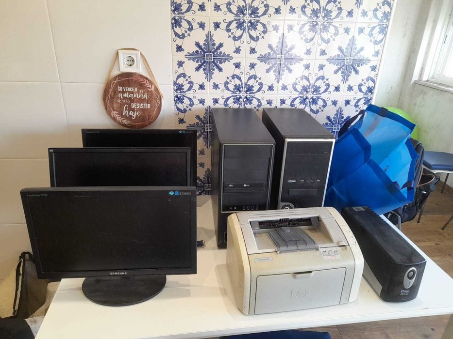 Monitore, pc e impressora