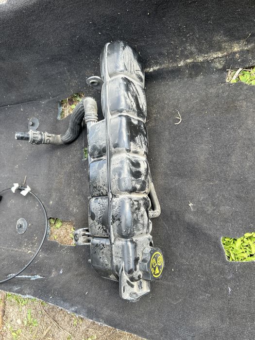 Chevrolet corvette c8 zbiornik płynu chłodniczego