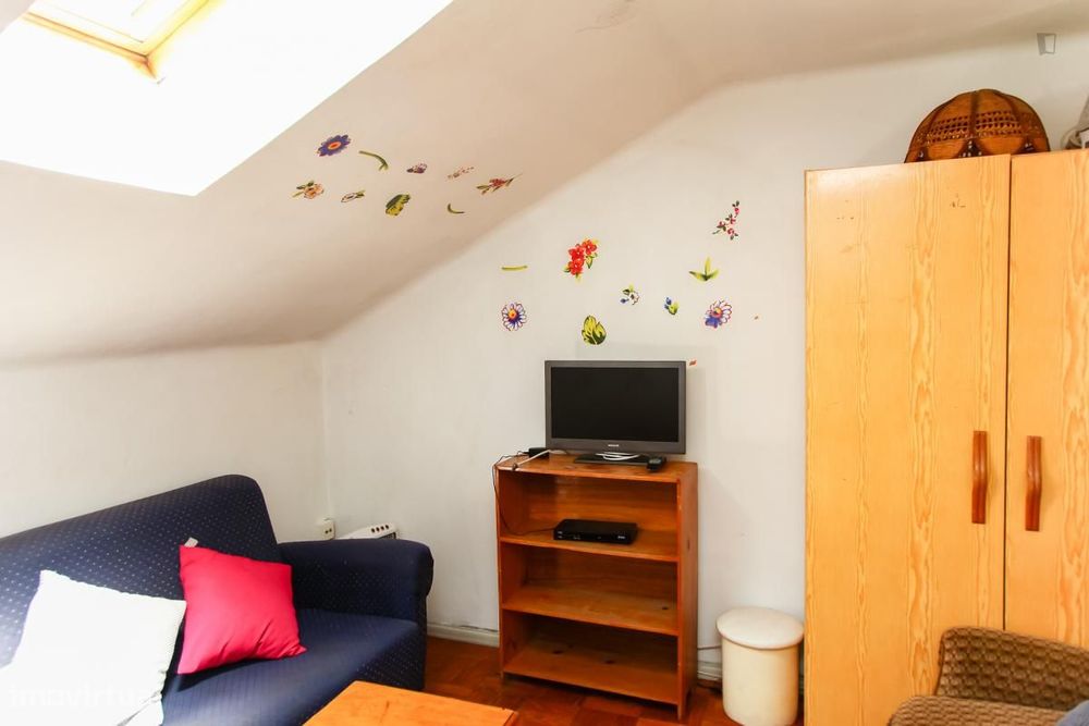 Quarto - localizado em Montes Claros Coimbra