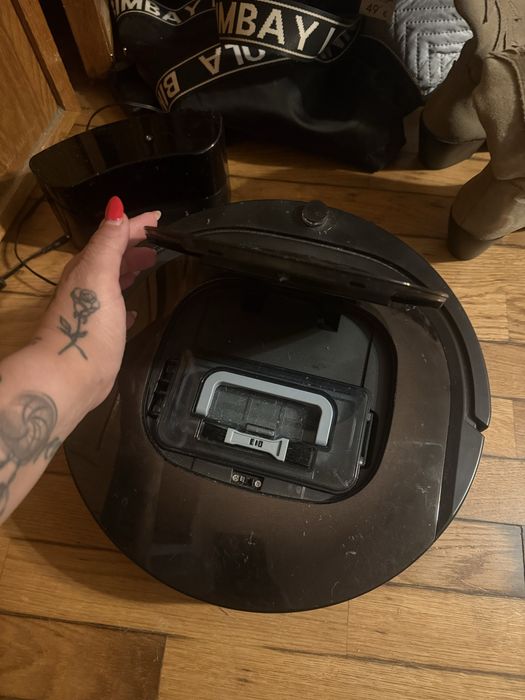 Aspirador robot varias funcoes