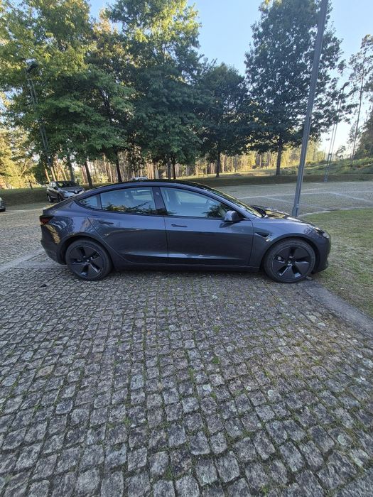 Tesla para aluguer em  uber