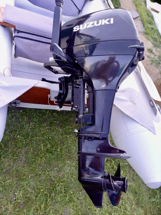 Надувний човен  Suzumar з мотром Suzuki 15 PS