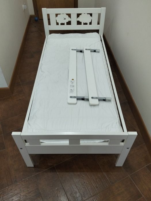 Cama criança com estrado e colchão