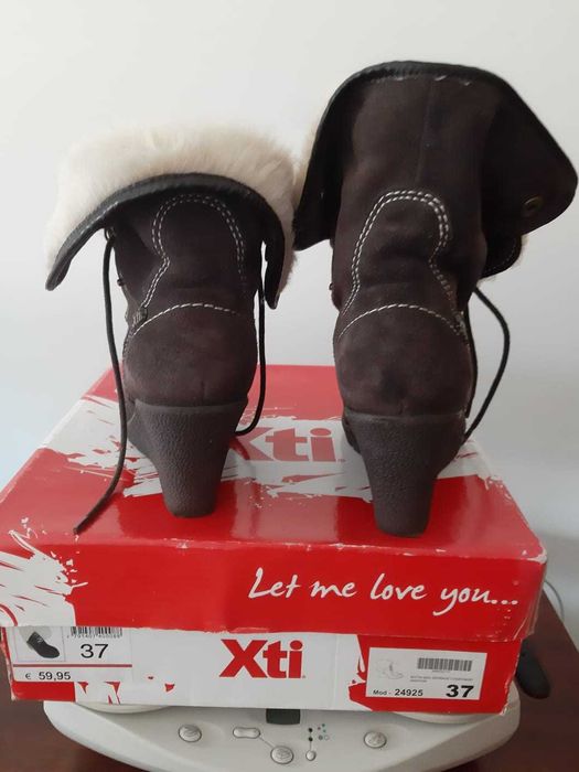 Botas em Camurça - Marca XTI