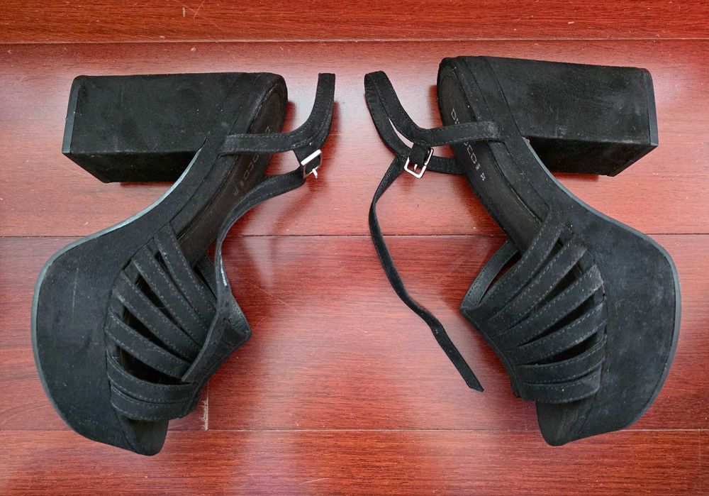 Sandálias pretas de salto alto H&M, tamanho 37