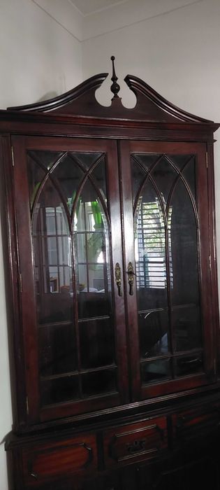 Cantoneira em folha de nogueira