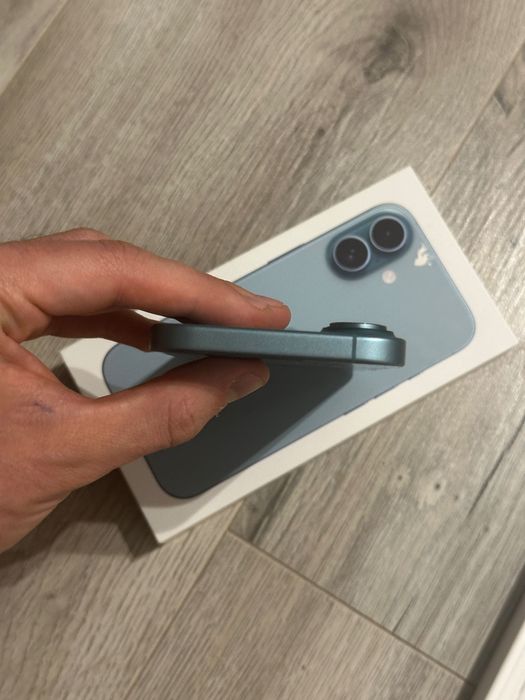 iPhone 16 turkusowy