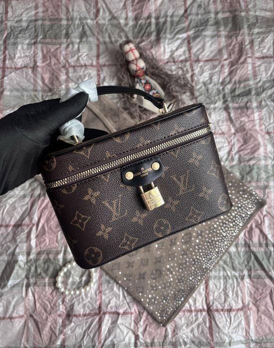 Женская сумка  луи витон Louis Vuitton с замочком