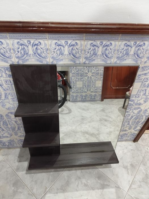 Espelho e móvel ikea
