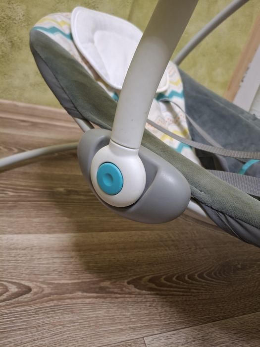 Дитячий заколисуючий центр-шезлонг-гойдалка Mastela