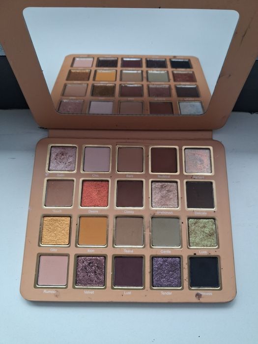 Cosmic Brushes paleta cieni Nudetrals