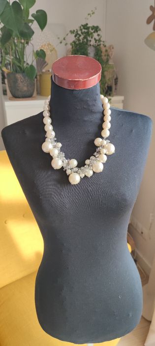 Elegancki naszyjnik w kolorze srebrnym i kremowym impreza wesele duże