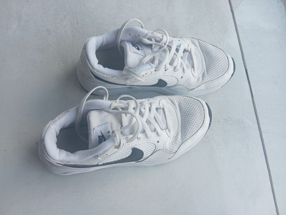 Buty młodzieżowe Nike   r.36