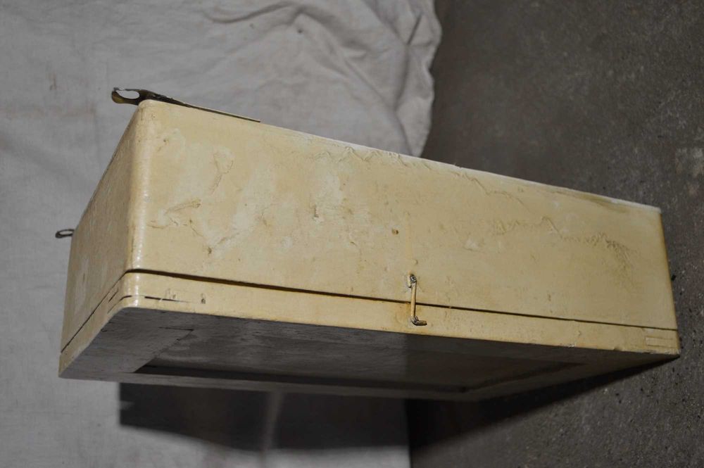 stara szafka apteczka prl drewniana