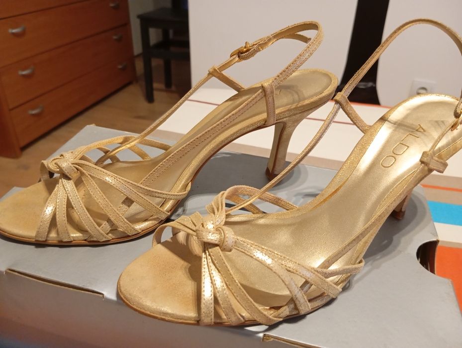 Sandalias ALDO Douradas