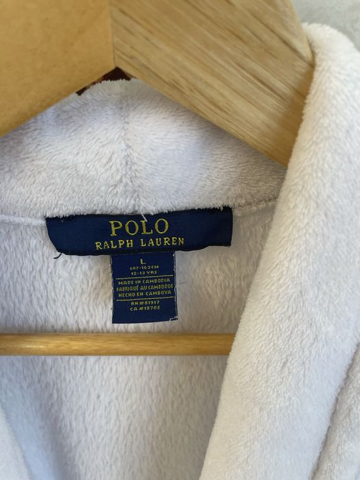 Оригінальний брендовий білий халат від Polo Ralph Lauren із фірмовою вишивкою ведмедика на грудях.