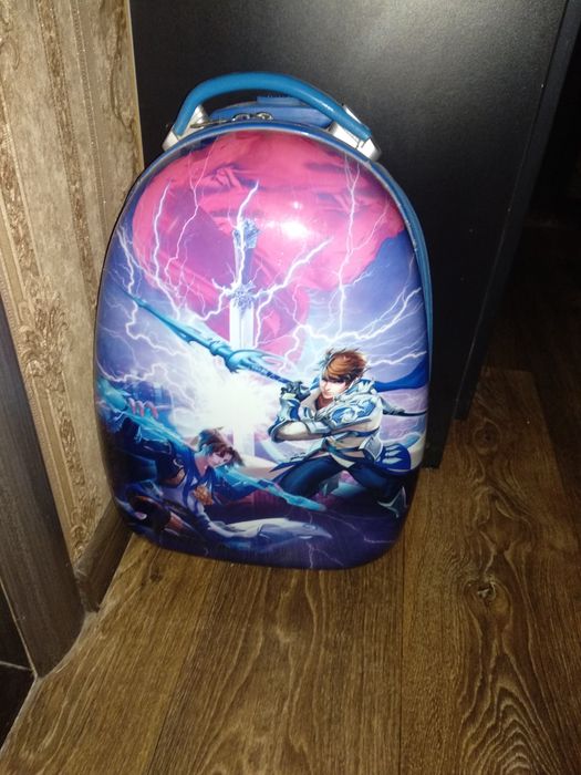 Чемодан на колесиках