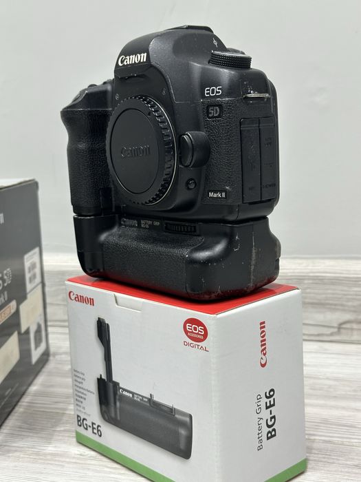 Canon 5D mark II + grip BG E6