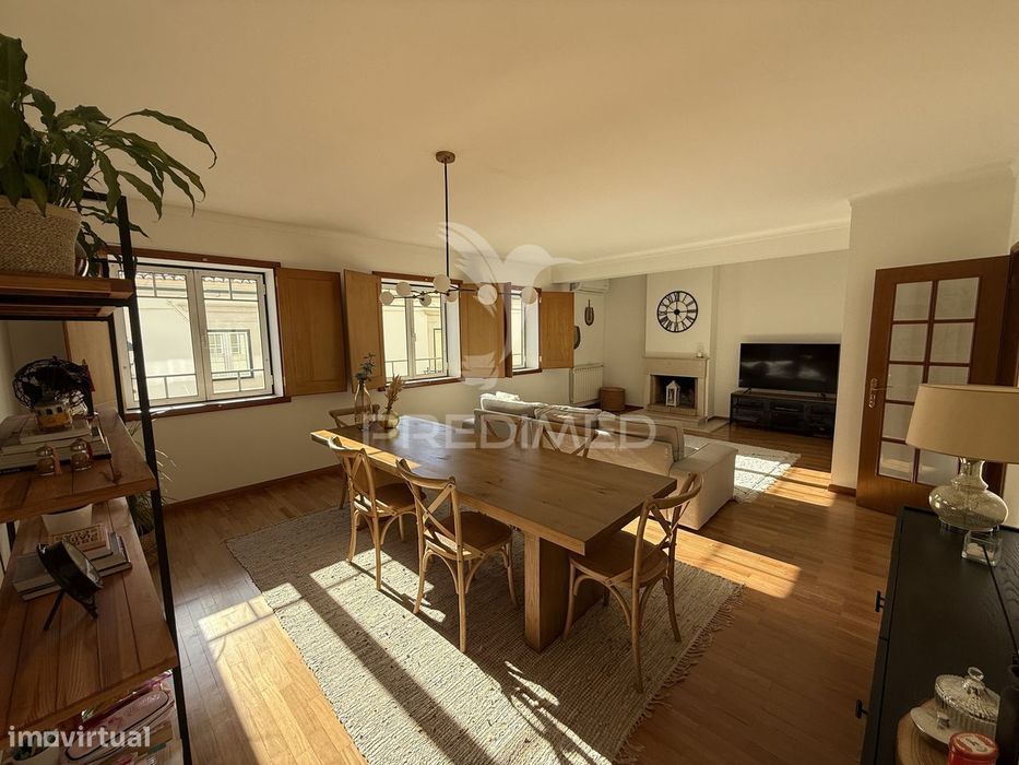 APARTAMENT0 T4 no Centro de Torres Novas | 2 Garagens
