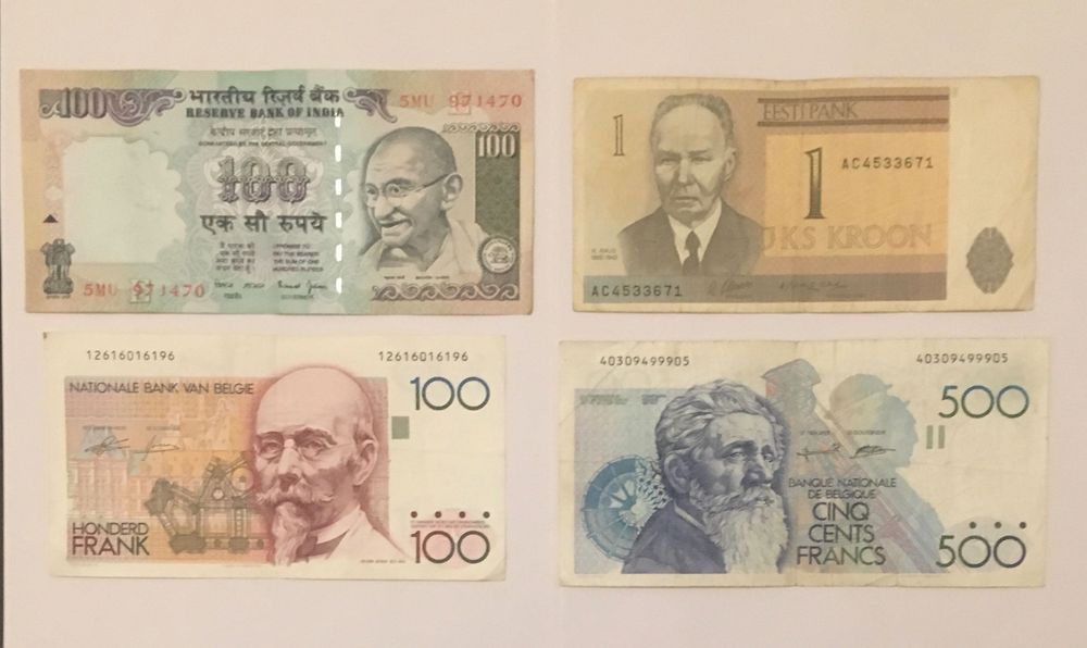 Várias notas estrangeiras antigas