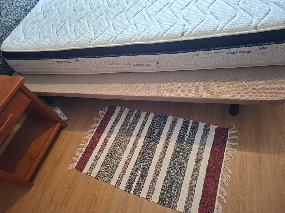 Colchão mais Base e duas mesa de cabeceira casal