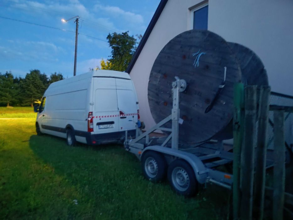 Przeciski pod drogami, minikoparka z wiertnicą, roboty ziemne, wod-kan