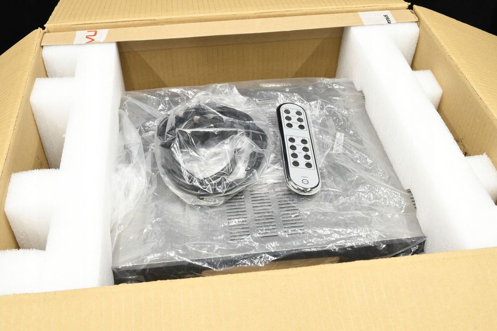 wzmacniacz stereo Stereo Roksan Caspian M2 + pilot w świetnym stanie!