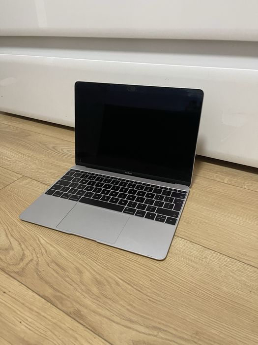 Macbook 12 Apple 8 gb  mobilny mały piekny i poreczny.