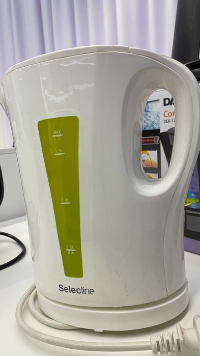 Czajnik elektryczny przewodowy Selecline 1.7L Biały
