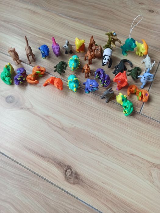 Duży zestaw figurek kinder joy dinozaury i zwierzęta