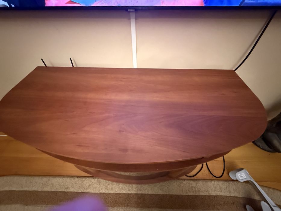 Тумба під телевізор в новому стані