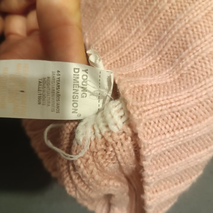 Dłuzszy sweter z kapturem