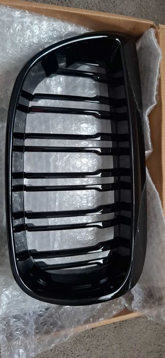 Grelhas BMW Série 1 - tipo M2 - preto brilhante novas.