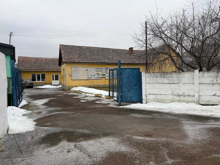 Здається приміщення під бізнес. Можна ціле, можна частинами.