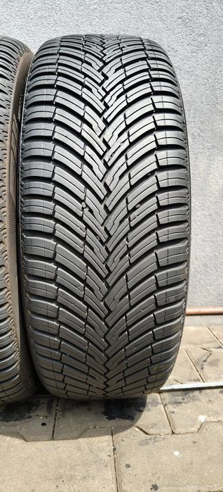 215/55/17 Pirelli para wielosezonowe jak Nowe