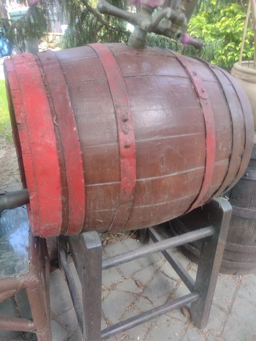 Stara Browarna beczka z pipa, pompą