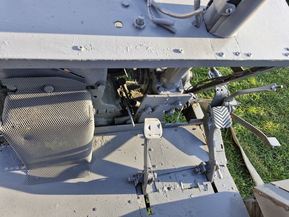 Продається трактор двох мостовий
Мотор від мотоблока 12
Коробка від м