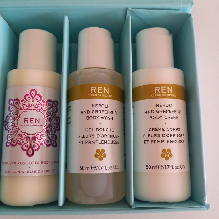 Luksusowy zestaw Ren clean skincare róża neroli grejpfrut żel pod prys
