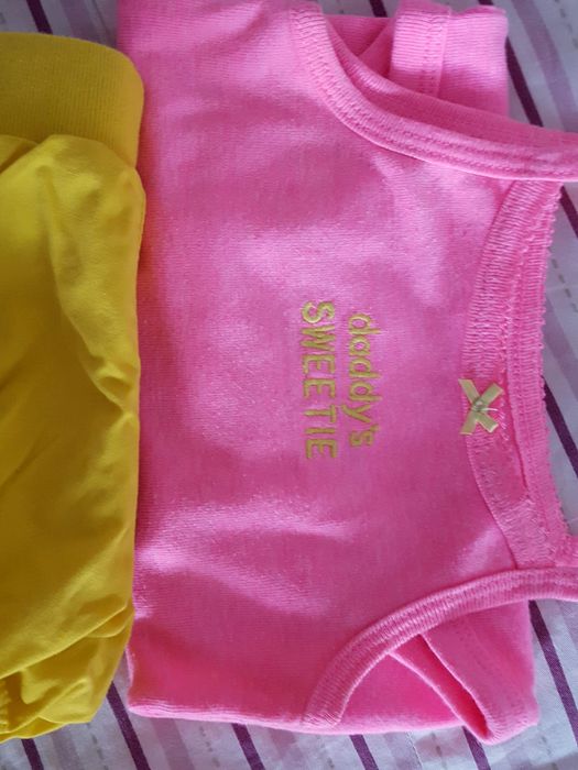 Яркий комплект Carter's 9-12-18 мес бодик+шортики/лосины