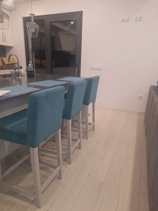 Conjunto de 3 cadeiras altas estofadas – Muito Bom Estado