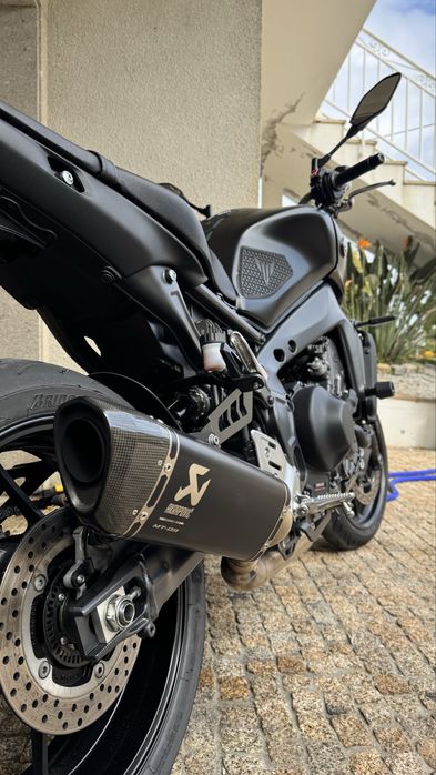 Yamaha mt-09.
